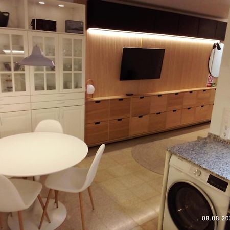 2 Bedroom Large Modern Apartment In Blanes Old Town 50M From The Beach! Bagian luar foto