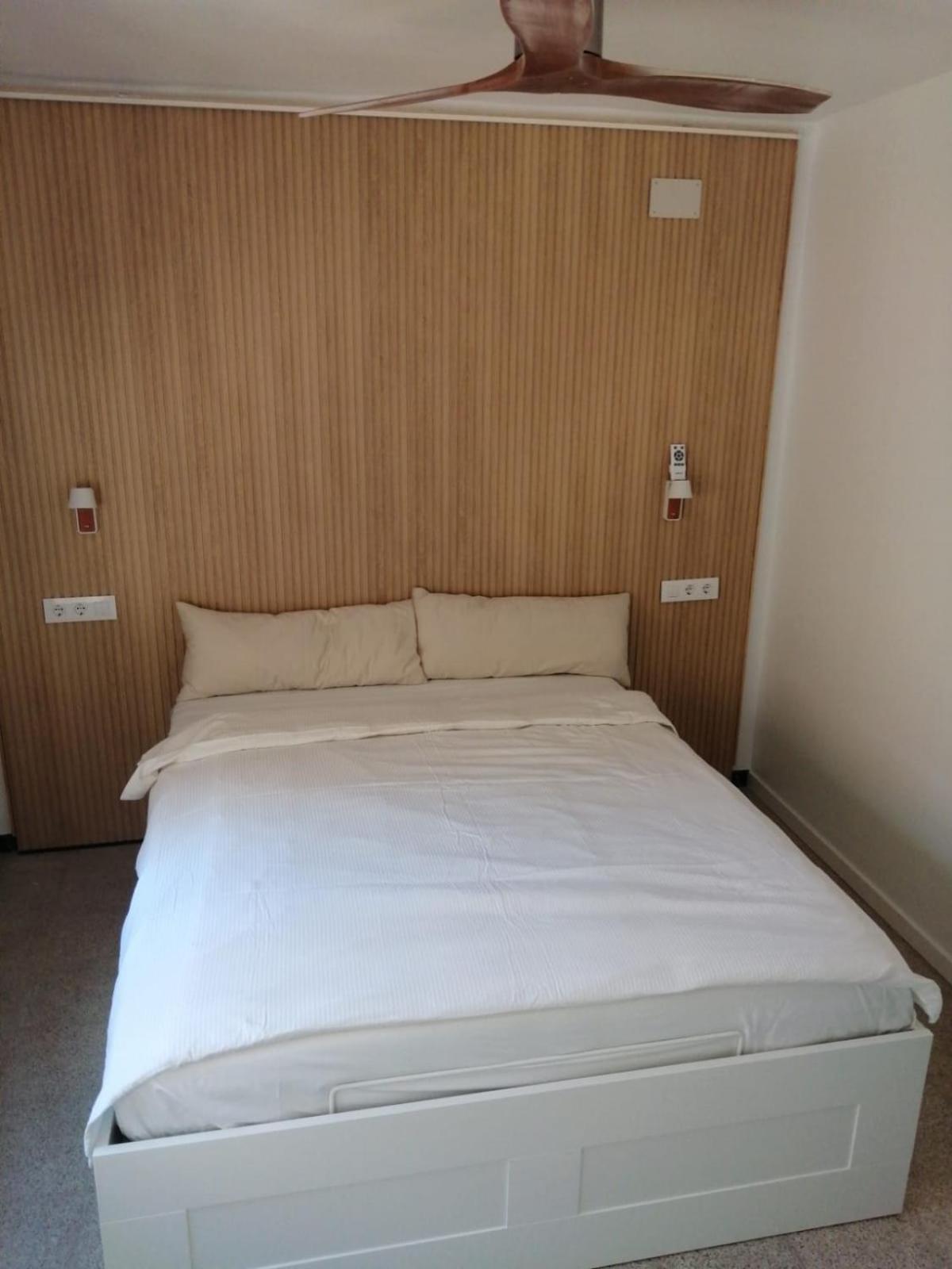 2 Bedroom Large Modern Apartment In Blanes Old Town 50M From The Beach! Bagian luar foto
